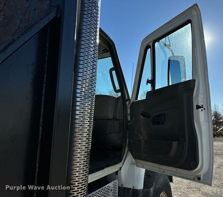 image for item NM9098 2011 International WorkStar 7600 SBA  grapple crane truck