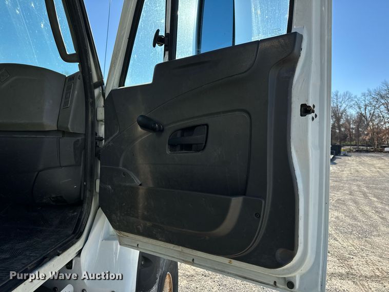 image for item NM9098 2011 International WorkStar 7600 SBA  grapple crane truck