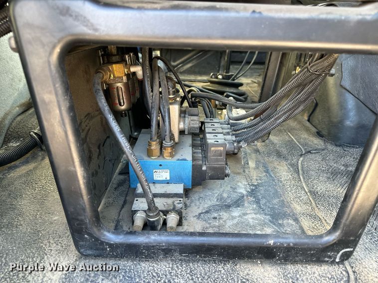 image for item NM9098 2011 International WorkStar 7600 SBA  grapple crane truck