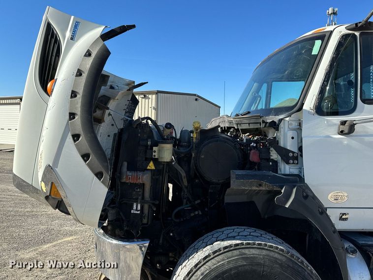 image for item NM9098 2011 International WorkStar 7600 SBA  grapple crane truck