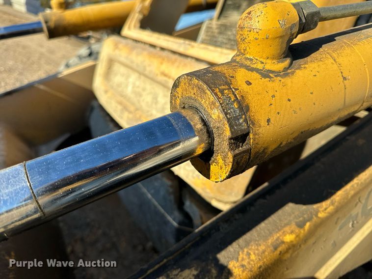 image for item NM9107 1999 New Holland 555E  backhoe