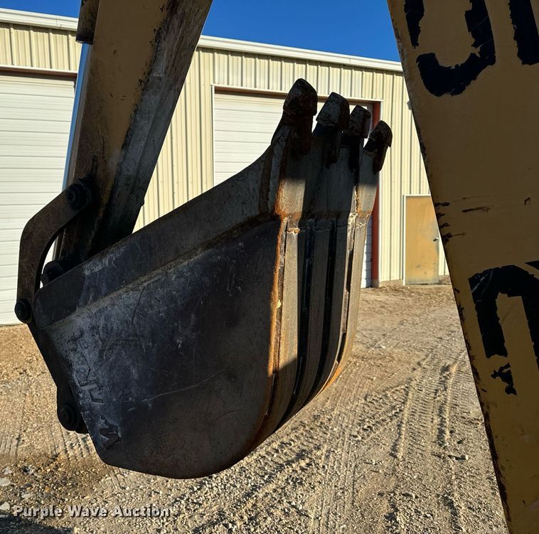 image for item NM9107 1999 New Holland 555E  backhoe