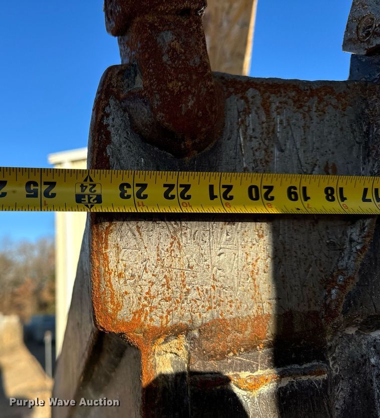 image for item NM9107 1999 New Holland 555E  backhoe