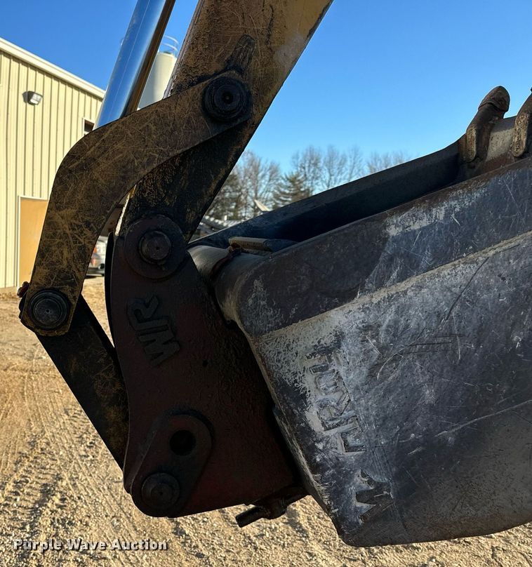 image for item NM9107 1999 New Holland 555E  backhoe