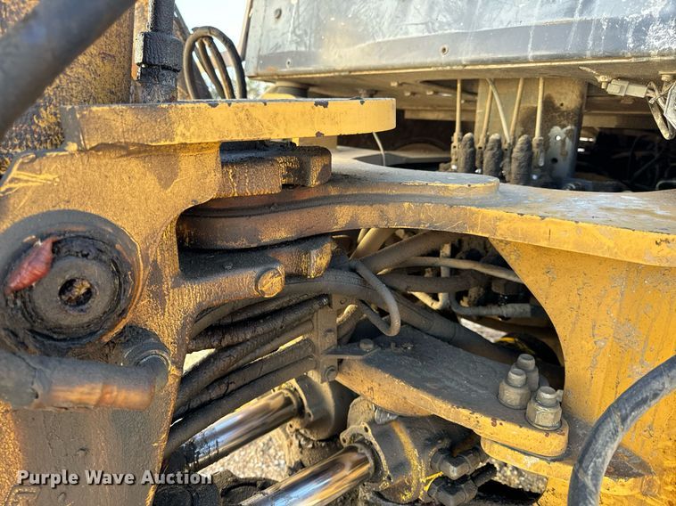 image for item NM9107 1999 New Holland 555E  backhoe