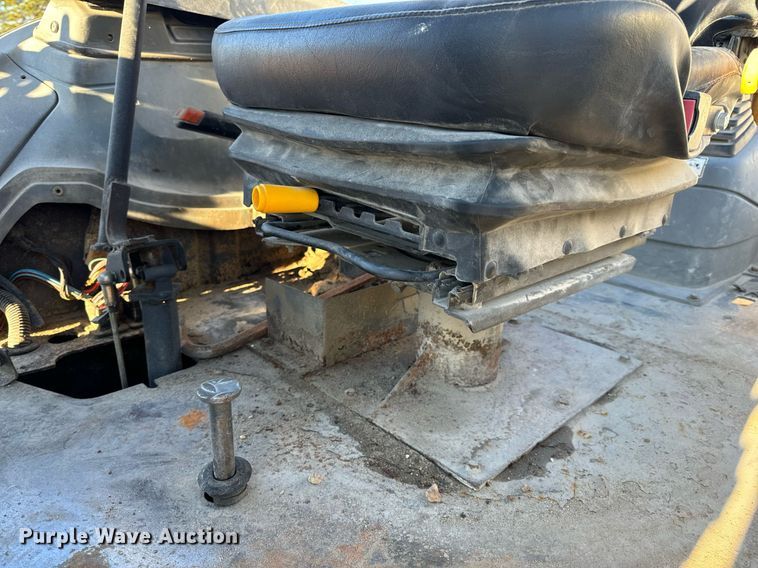 image for item NM9107 1999 New Holland 555E  backhoe