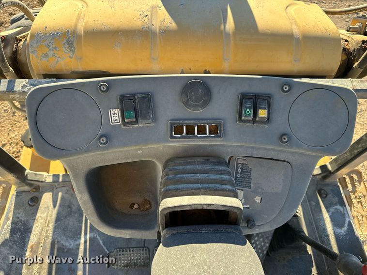 image for item NM9107 1999 New Holland 555E  backhoe