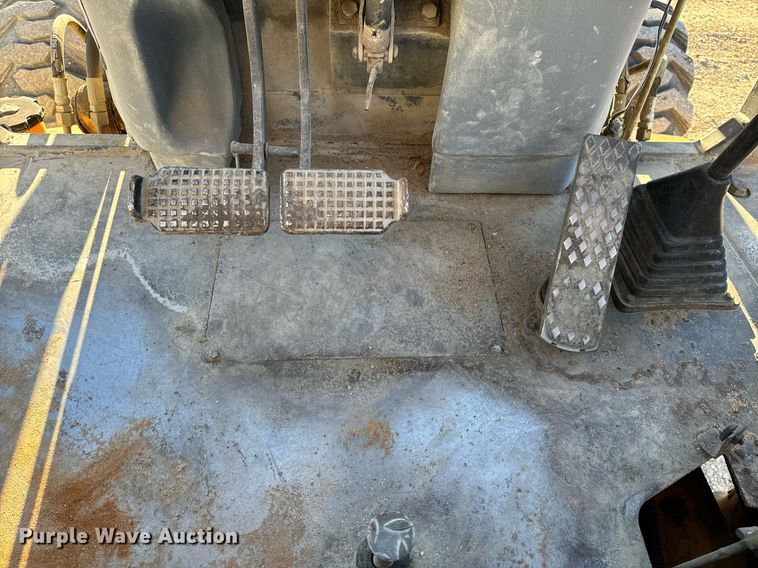 image for item NM9107 1999 New Holland 555E  backhoe