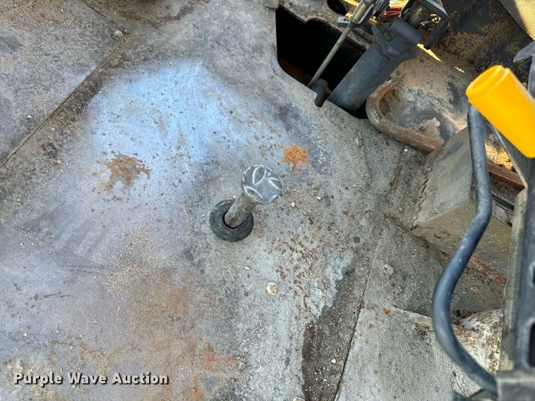 image for item NM9107 1999 New Holland 555E  backhoe