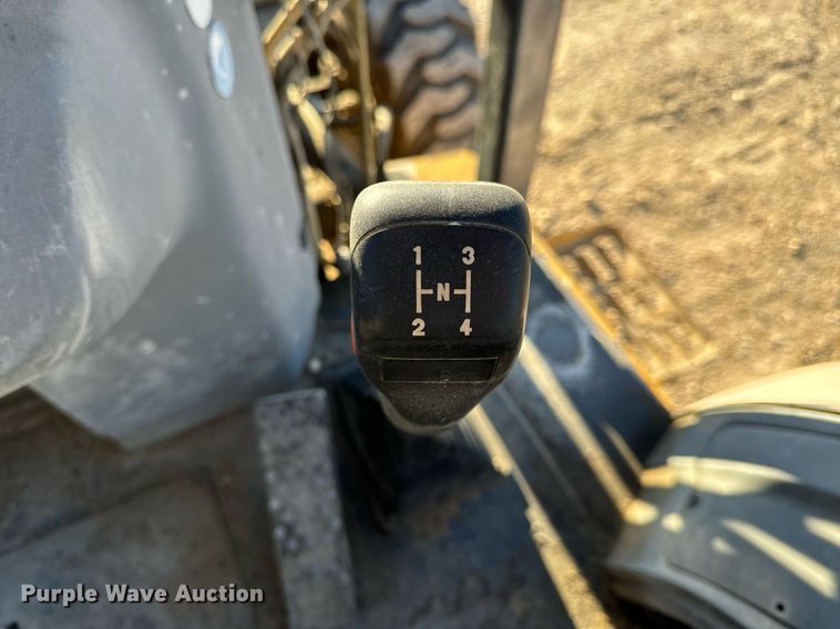 image for item NM9107 1999 New Holland 555E  backhoe