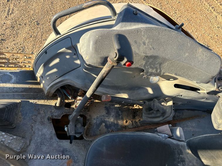 image for item NM9107 1999 New Holland 555E  backhoe