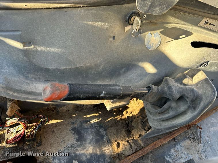 image for item NM9107 1999 New Holland 555E  backhoe