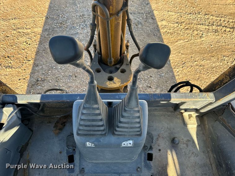 image for item NM9107 1999 New Holland 555E  backhoe