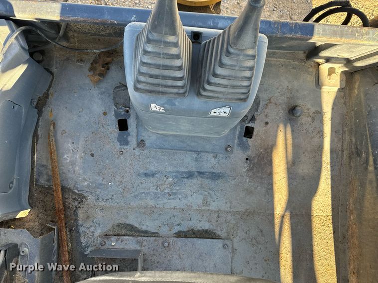 image for item NM9107 1999 New Holland 555E  backhoe