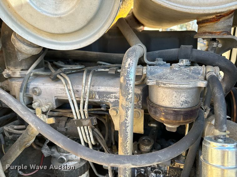 image for item NM9107 1999 New Holland 555E  backhoe