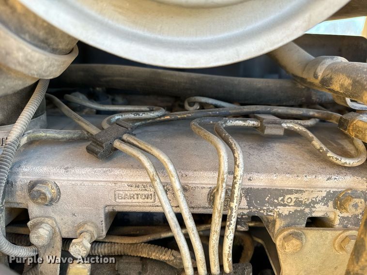 image for item NM9107 1999 New Holland 555E  backhoe