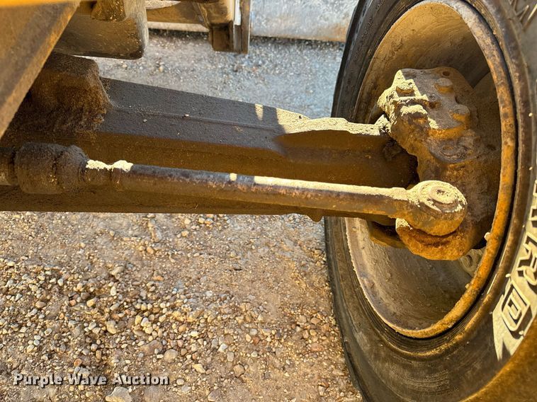 image for item NM9107 1999 New Holland 555E  backhoe