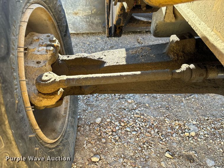 image for item NM9107 1999 New Holland 555E  backhoe