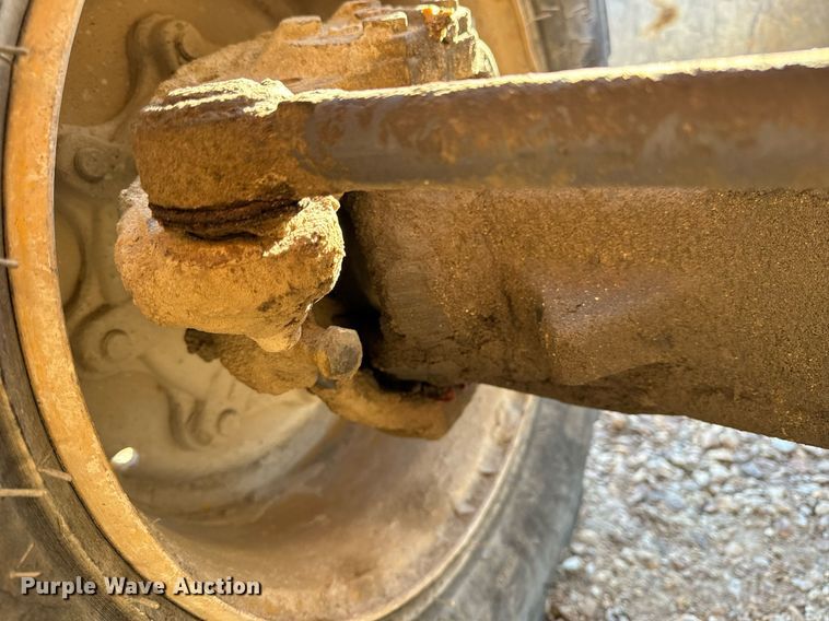 image for item NM9107 1999 New Holland 555E  backhoe