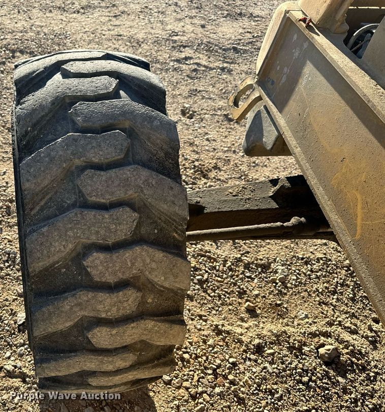 image for item NM9107 1999 New Holland 555E  backhoe