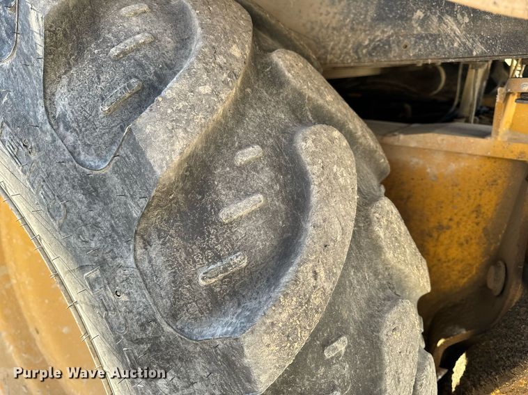 image for item NM9107 1999 New Holland 555E  backhoe