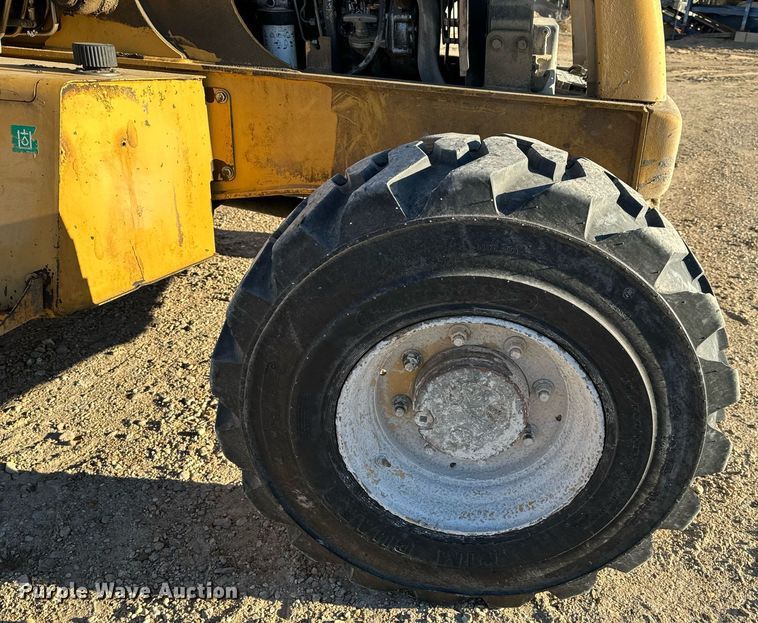 image for item NM9107 1999 New Holland 555E  backhoe