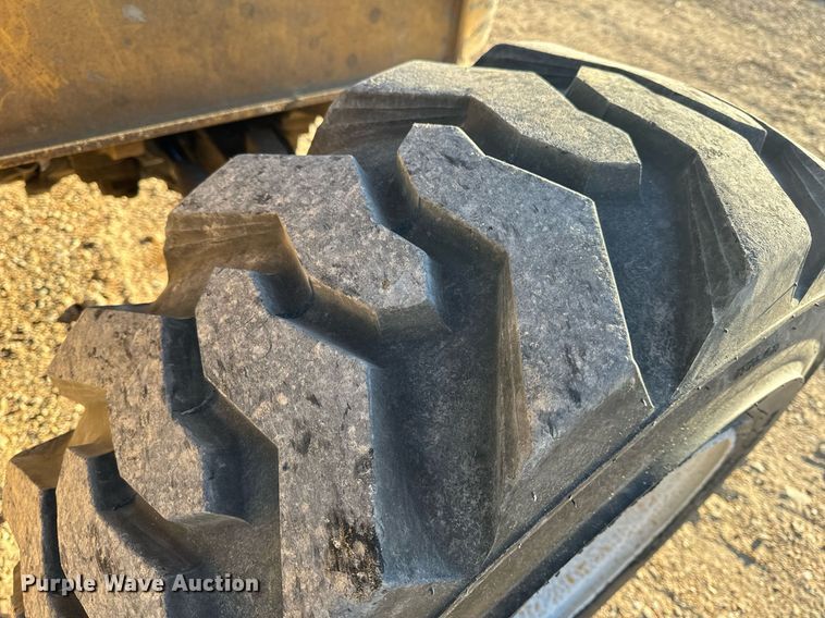 image for item NM9107 1999 New Holland 555E  backhoe