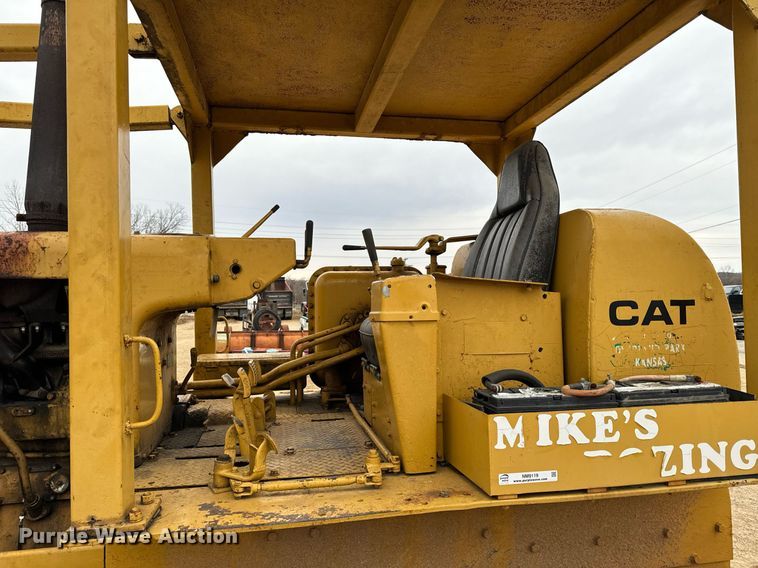 image for item NM9119 1964 Caterpillar D7E dozer