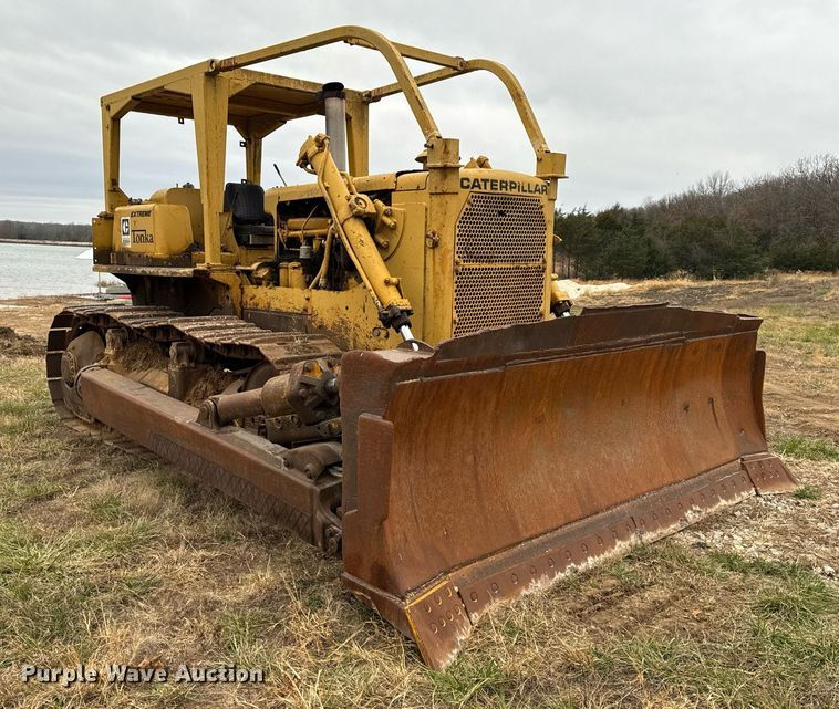 image for item NM9122 1970 Caterpillar D8H dozer