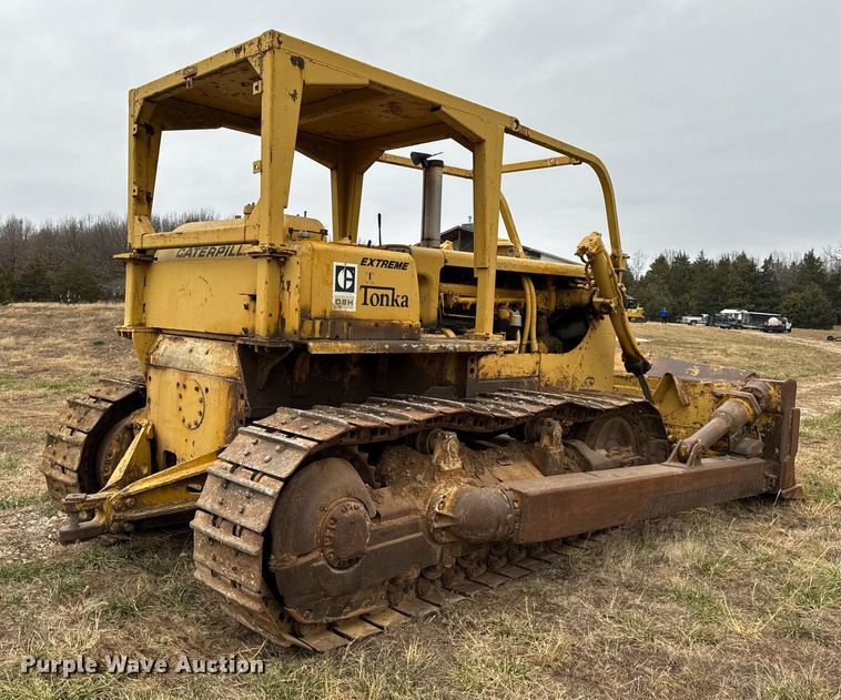 image for item NM9122 1970 Caterpillar D8H dozer