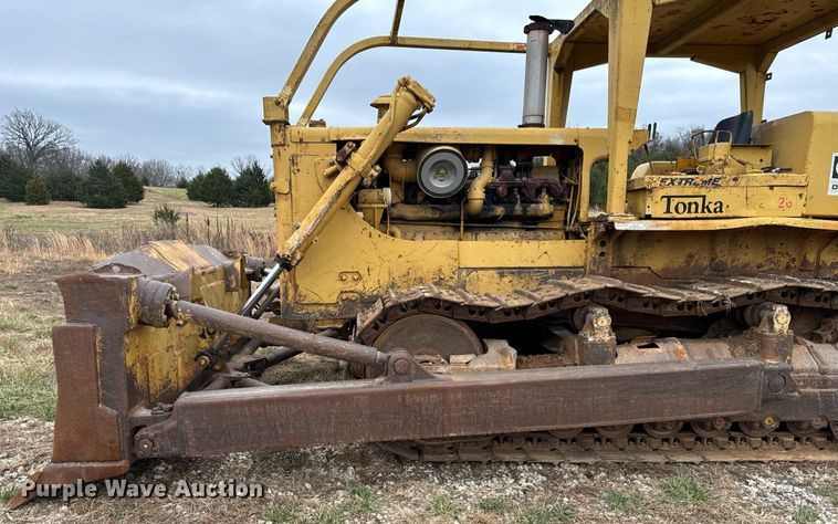 image for item NM9122 1970 Caterpillar D8H dozer