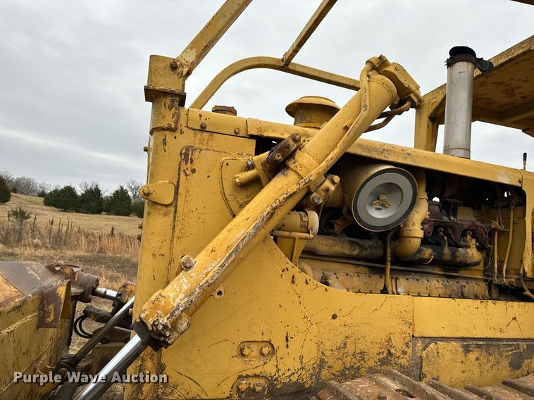 image for item NM9122 1970 Caterpillar D8H dozer