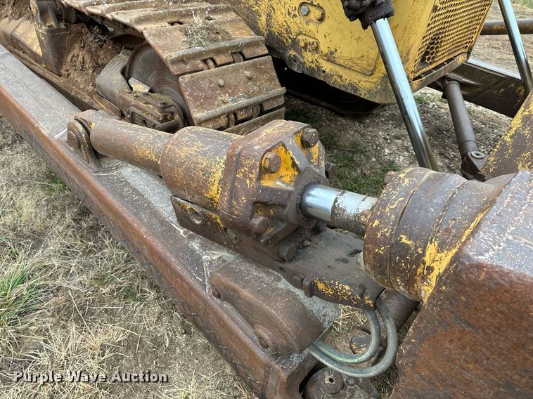 image for item NM9122 1970 Caterpillar D8H dozer