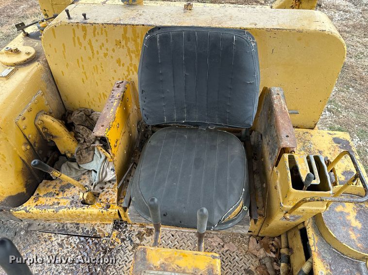 image for item NM9122 1970 Caterpillar D8H dozer