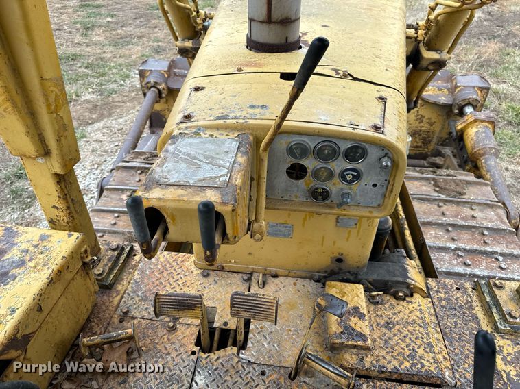 image for item NM9122 1970 Caterpillar D8H dozer