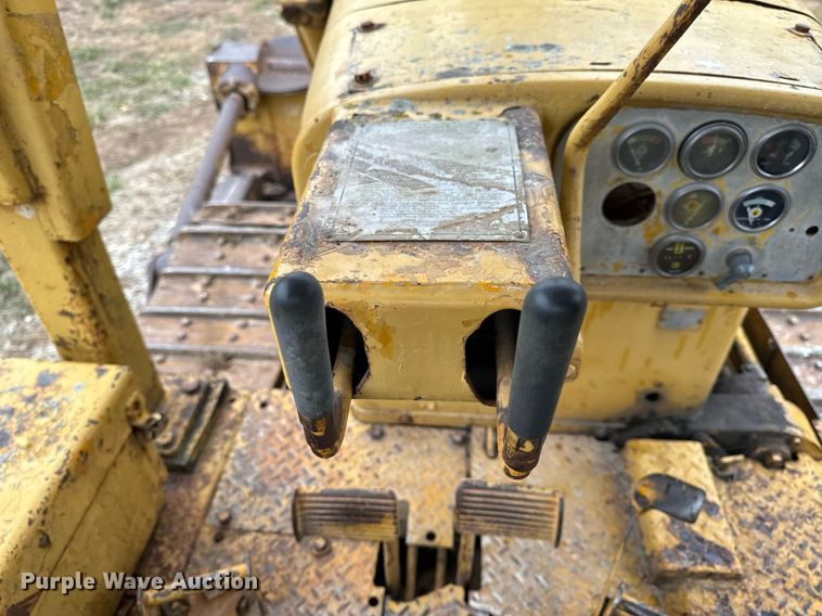 image for item NM9122 1970 Caterpillar D8H dozer