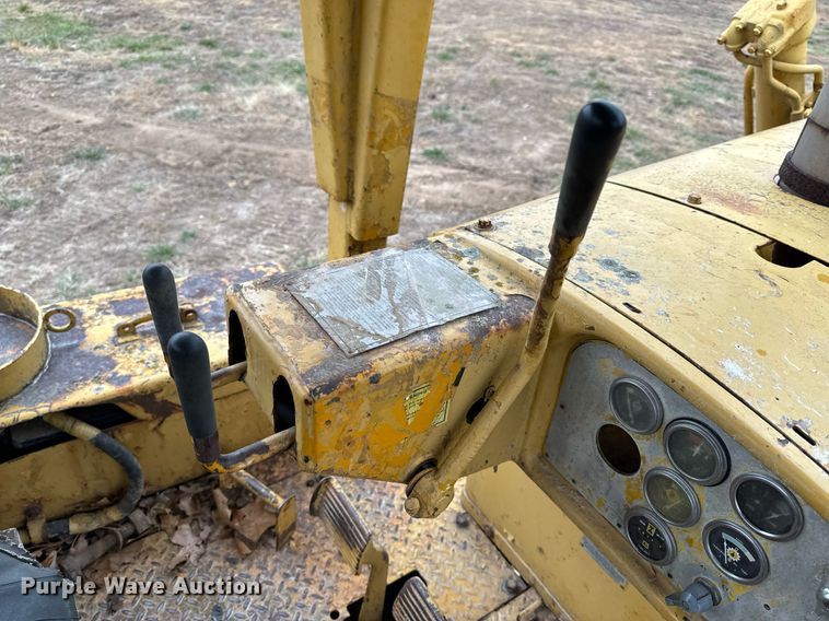 image for item NM9122 1970 Caterpillar D8H dozer