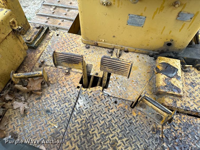 image for item NM9122 1970 Caterpillar D8H dozer