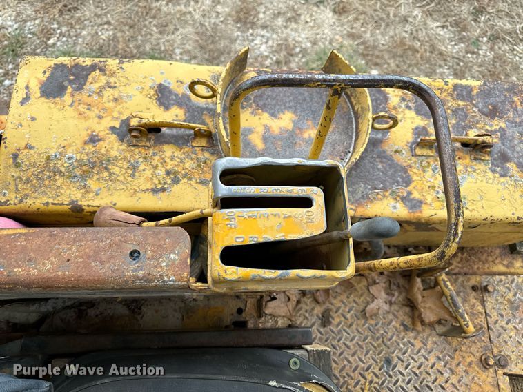 image for item NM9122 1970 Caterpillar D8H dozer