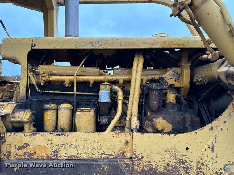 image for item NM9122 1970 Caterpillar D8H dozer