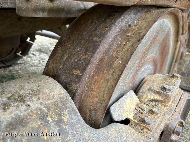 image for item NM9122 1970 Caterpillar D8H dozer