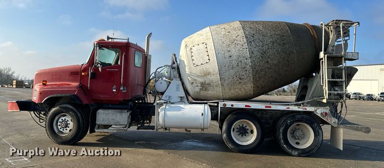 image for item NM9126 2006 International Paystar 5600i  ready mix truck