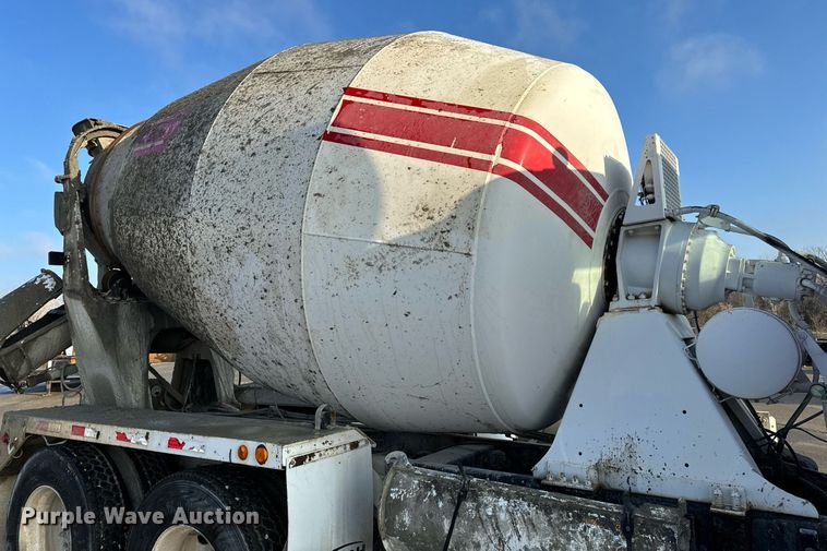 image for item NM9126 2006 International Paystar 5600i  ready mix truck