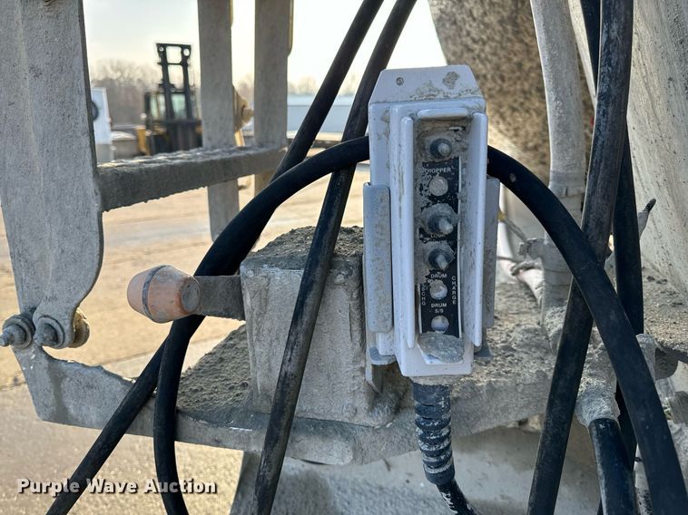 image for item NM9126 2006 International Paystar 5600i  ready mix truck