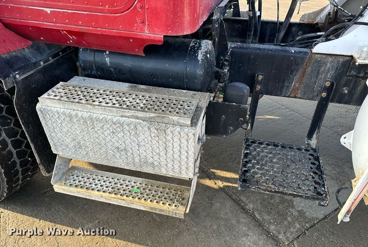 image for item NM9126 2006 International Paystar 5600i  ready mix truck