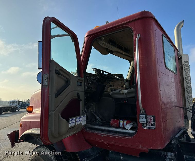 image for item NM9126 2006 International Paystar 5600i  ready mix truck