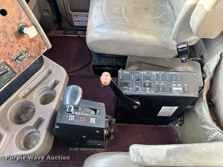 image for item NM9126 2006 International Paystar 5600i  ready mix truck