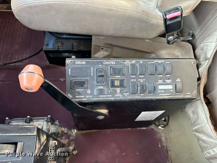 image for item NM9126 2006 International Paystar 5600i  ready mix truck