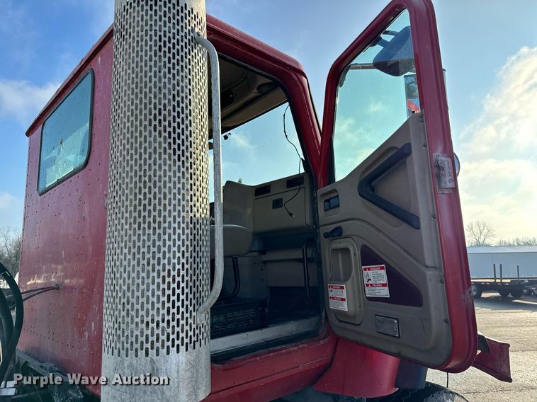 image for item NM9126 2006 International Paystar 5600i  ready mix truck