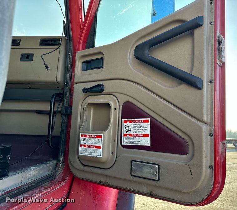 image for item NM9126 2006 International Paystar 5600i  ready mix truck